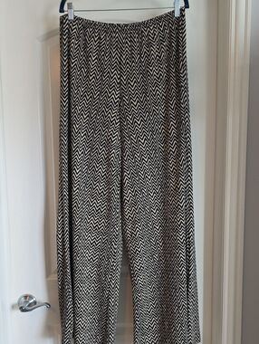 EUC Zac & Rachel Large Black & Tan Chevron Wide-Leg Pants